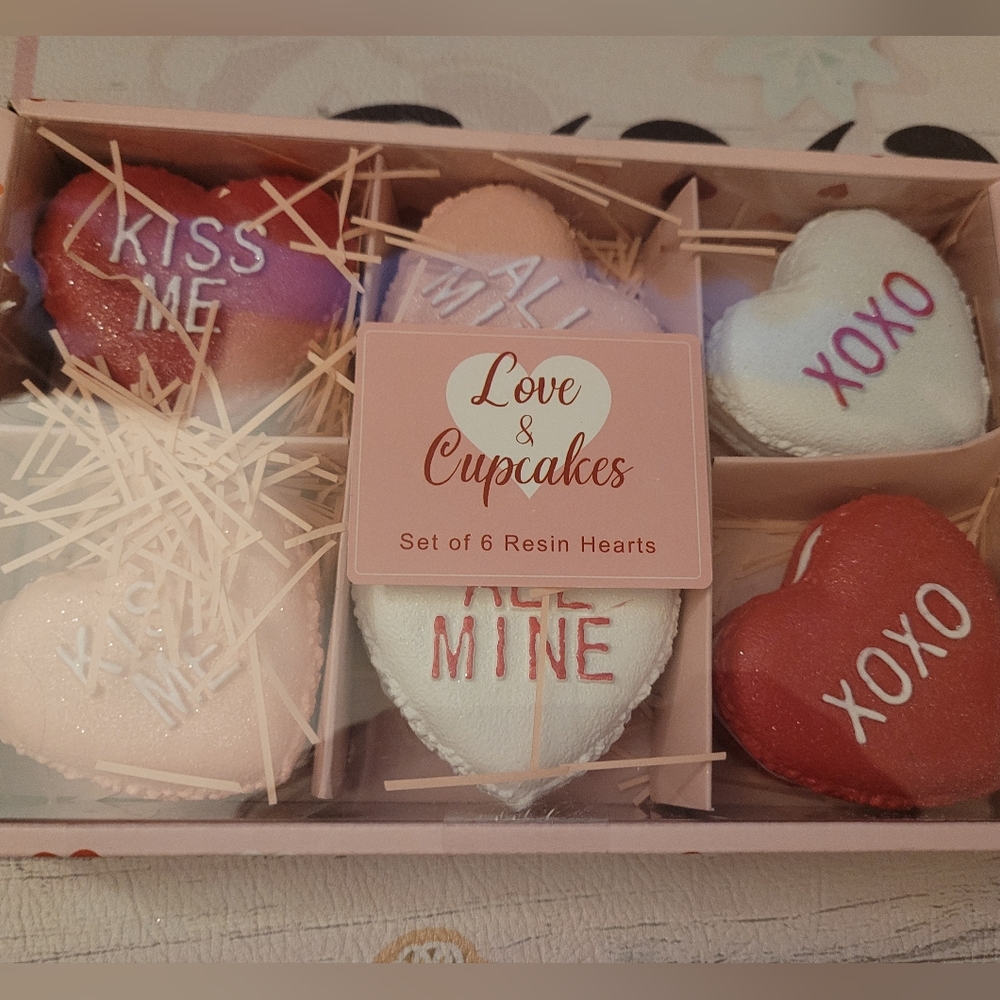 Love & Cupcakes red, white, and pink conversation macaron hearts